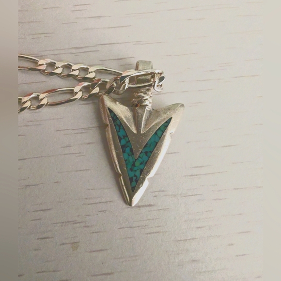 Steeling silver necklace with turquoise arrow pendant - Picture 3 of 4